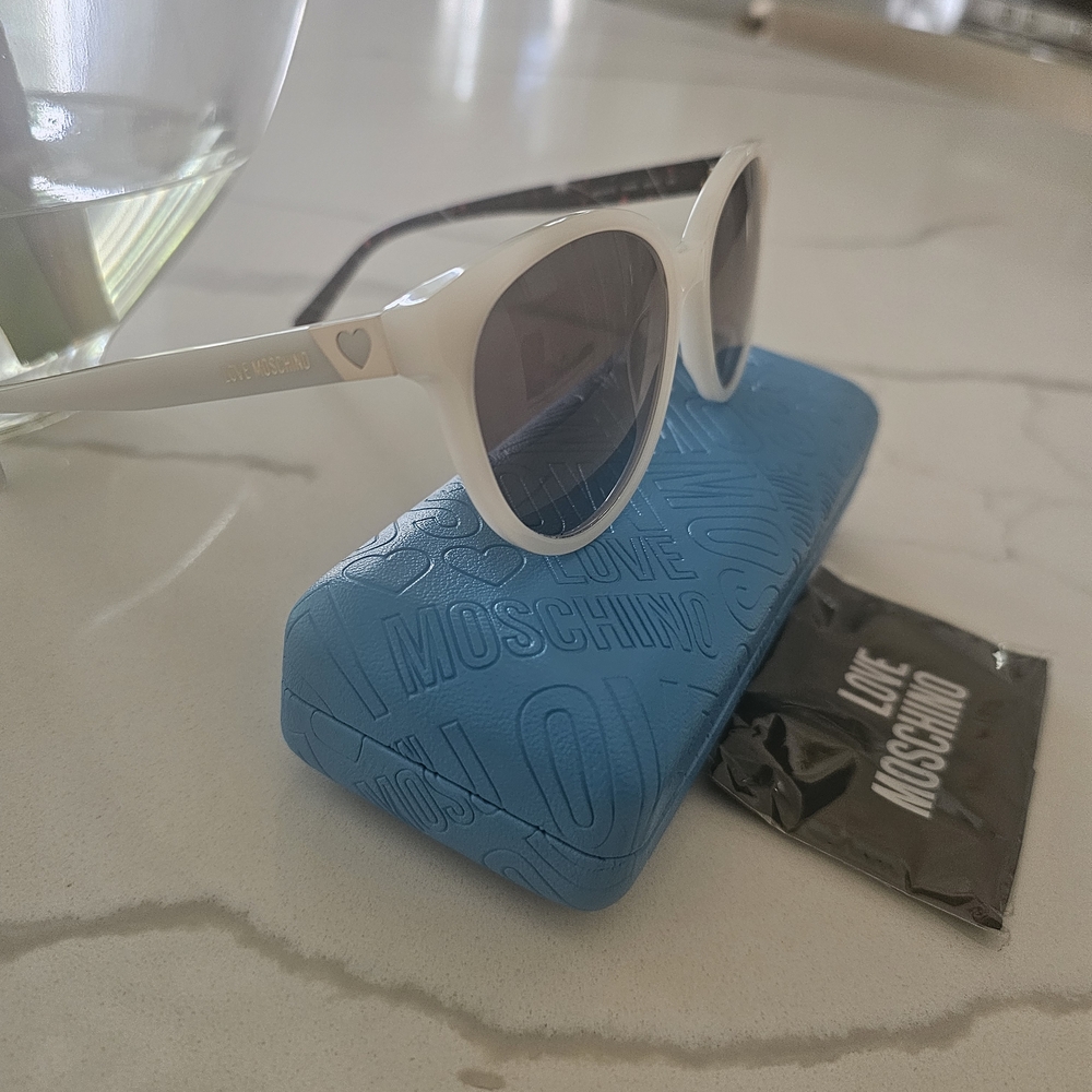 Love Moschino White Sunglasses NWOT - Picture 2 of 5